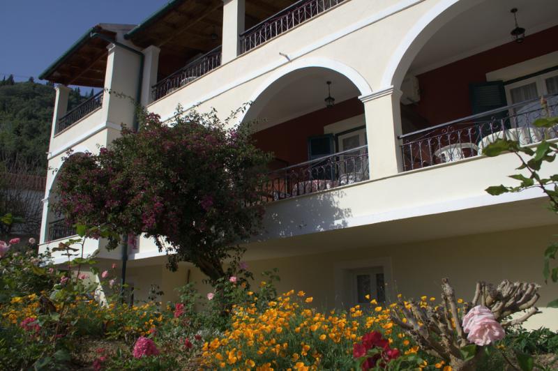 Mazis Hotel apartamentowy
